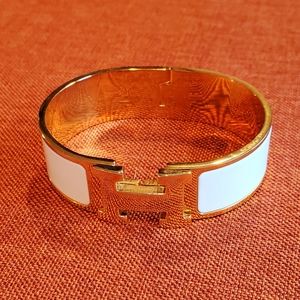NEW White Enamel and Gold H Clic Click Bracelet Christmas Holidays Gift